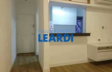 Imagem: O apartamento possui 1 Dormitório, 1 Banheiro, 1 Vaga na garagem