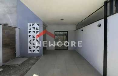 Imagem: A casa possui 2 Dormitórios, 1 Banheiro, 2 Vagas na garagem