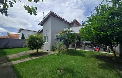 Imagem: A casa em condomínio possui 3 Dormitórios, 2 Banheiros, 4