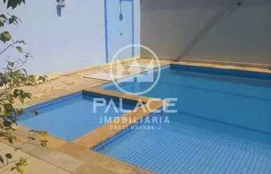 Imagem: A casa possui 2 Dormitórios, 1 Banheiro, 2 Vagas na garagem