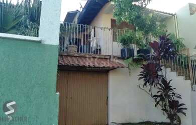 Imagem: A casa possui 2 Dormitórios, 2 Banheiros, 2 Vagas na garagem