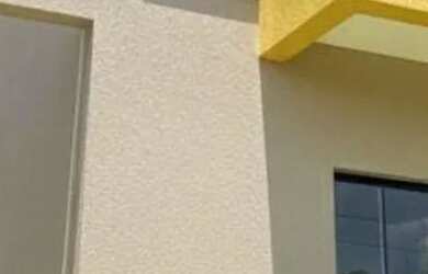 Imagem: A casa possui 3 Dormitórios, 2 Banheiros, 2 Vagas na garagem