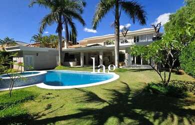 Imagem: A casa em condomínio possui 5 Dormitórios, 5 Banheiros, 5