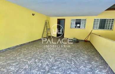 Imagem: A casa possui 3 Dormitórios, 2 Banheiros, 3 Vagas na garagem