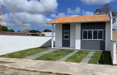 Imagem: A casa possui 2 Dormitórios, 1 Banheiro, 2 Vagas na garagem