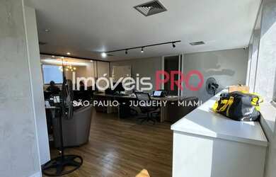 Imagem: O depósito possui 1 Vaga na garagem e 102m² de Área e está