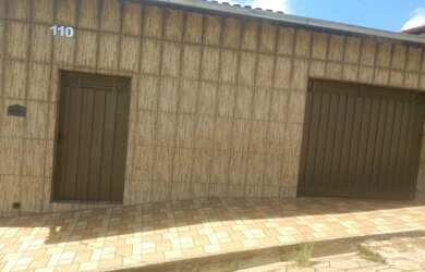 Imagem: A casa possui 2 Dormitórios e está localizado em Petrópolis