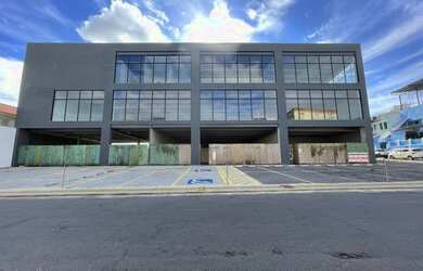 Imagem: O depósito possui 5 Vagas na garagem, 306m² de Área e está