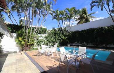 Imagem: A casa em condomínio possui 5 Dormitórios, 5 Banheiros, 4