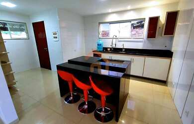 Imagem: A casa em condomínio possui 4 Dormitórios, 2 Banheiros, 2