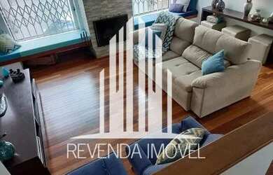 Imagem: A casa possui 3 Dormitórios, 4 Banheiros, 2 Vagas na garagem