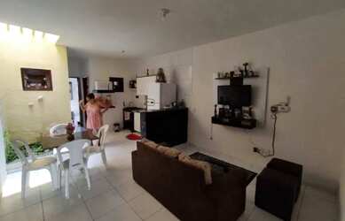 Imagem: A casa possui 2 Dormitórios, 2 Banheiros, 1 Vaga na garagem