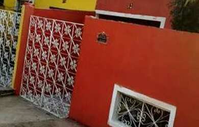 Imagem: A casa possui 2 Dormitórios, 1 Banheiro, 1 Vaga na garagem