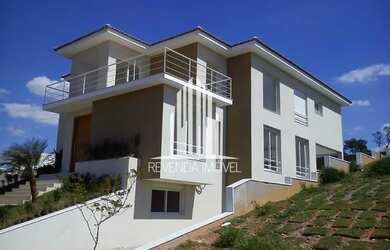 Imagem: A casa em condomínio possui 5 Dormitórios, 5 Banheiros, 5