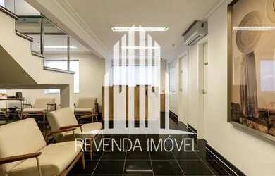 Imagem: O depósito possui 5 Vagas na garagem, 460m² de Área e está