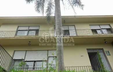 Imagem: A casa possui 4 Dormitórios, 5 Banheiros, 1 Vaga na garagem