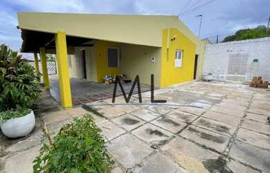 Imagem: A casa possui 3 Dormitórios, 3 Banheiros, 5 Vagas na garagem