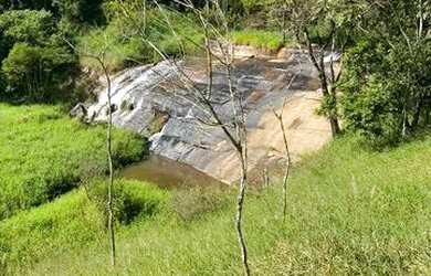 Imagem: O terreno à venda possui 600m² de Área e está localizado