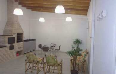 Imagem: A casa possui 3 Dormitórios, 2 Banheiros, 1 Vaga na garagem