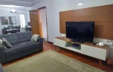 Imagem: A casa possui 4 Dormitórios, 4 Banheiros, 4 Vagas na garagem