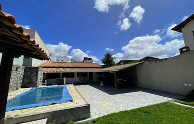 Imagem: A casa possui 2 Dormitórios, 1 Banheiro, 1 Vaga na garagem