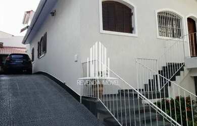 Imagem: A casa possui 4 Dormitórios, 1 Banheiro, 5 Vagas na garagem