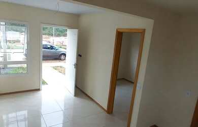 Imagem: A casa possui 1 Dormitório, 1 Banheiro, 1 Vaga na garagem e