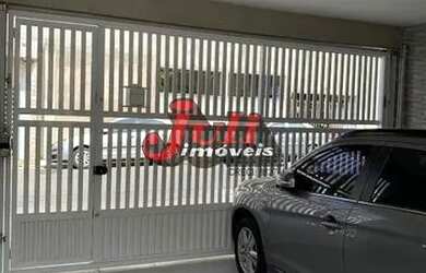 Imagem: A casa possui 3 Dormitórios, 1 Banheiro, 2 Vagas na garagem