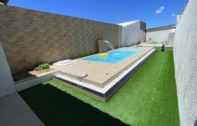 Imagem: A casa possui 2 Dormitórios, 2 Banheiros, 4 Vagas na garagem