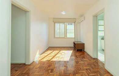 Imagem 2: Apartamento com 2 Dormitorio s localizado a no bairro Mont Serrat em Porto...