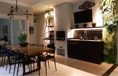 Imagem: A casa possui 4 Dormitórios, 3 Banheiros, 2 Vagas na garagem