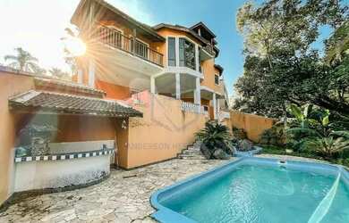 Imagem: A casa em condomínio possui 5 Dormitórios, 5 Banheiros, 5