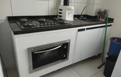 Imagem: O apartamento possui 2 Dormitórios, 1 Banheiro, 1 Vaga na garagem