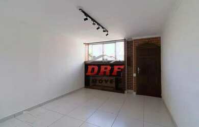 Imagem: O apartamento possui 3 Dormitórios, 1 Banheiro, 1 Vaga na garagem