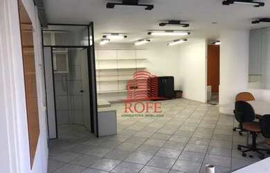 Imagem: O depósito possui 2 Vagas na garagem e 114m² de Área e está