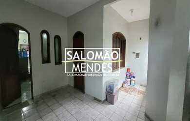 Imagem: A casa possui 3 Dormitórios, 3 Banheiros, 1 Vaga na garagem