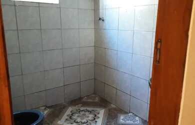 Imagem: A casa possui 1 Dormitório, 1 Banheiro, 1 Vaga na garagem e