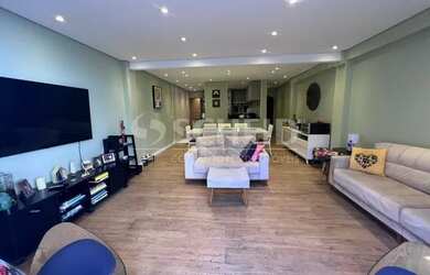 Imagem: A casa possui 3 Dormitórios, 3 Banheiros, 2 Vagas na garagem