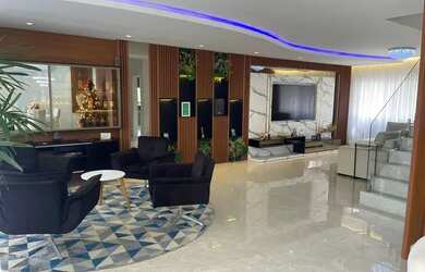 Imagem: A casa em condomínio possui 4 Dormitórios, 5 Banheiros, 2