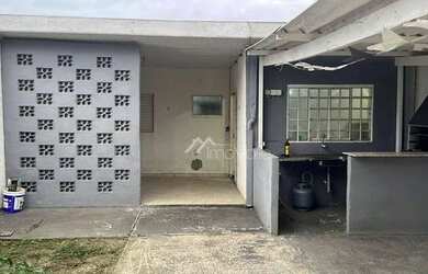 Imagem: A casa possui 1 Dormitório, 1 Banheiro, 4 Vagas na garagem