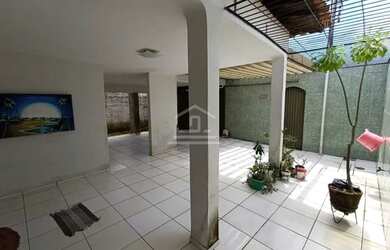 Imagem: A casa possui 3 Dormitórios, 1 Banheiro, 1 Vaga na garagem