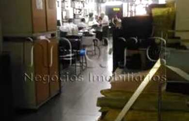 Imagem: O depósito possui 2 Vagas na garagem e 639m² de Área e está