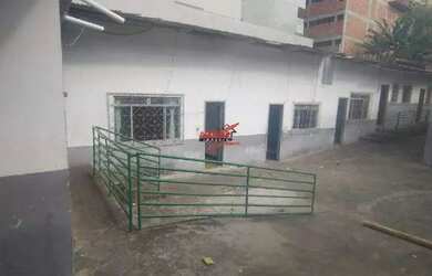 Imagem: A casa possui 5 Dormitórios, 4 Banheiros, 600m² de Área e