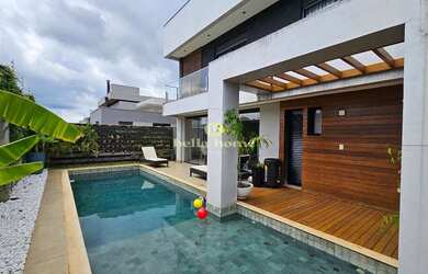 Imagem: A casa em condomínio possui 4 Dormitórios, 5 Banheiros, 4