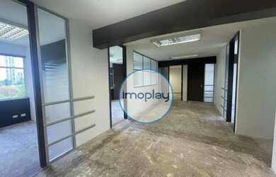 Imagem: O depósito possui 5 Vagas na garagem, 234m² de Área e está