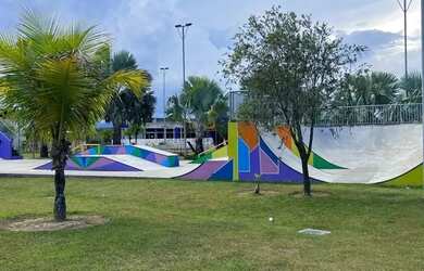 Imagem: O terreno possui 49m² de Área, Churrasqueira, Piscina e está