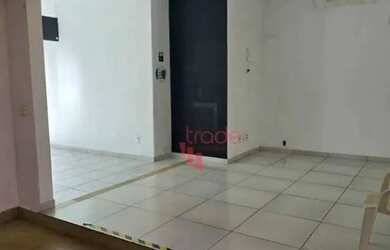 Imagem: O depósito possui 2 Vagas na garagem, 152m² de Área e está