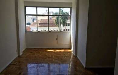 Imagem 2: Salão, 3 quartos, cozinha, dependências completas de empregada, 01 vaga...