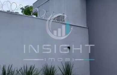 Imagem: A casa possui 3 Dormitórios, 2 Banheiros, 3 Vagas na garagem