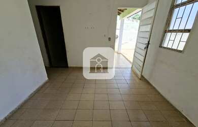 Imagem: A casa possui 3 Dormitórios, 1 Banheiro, 252m² de Área e